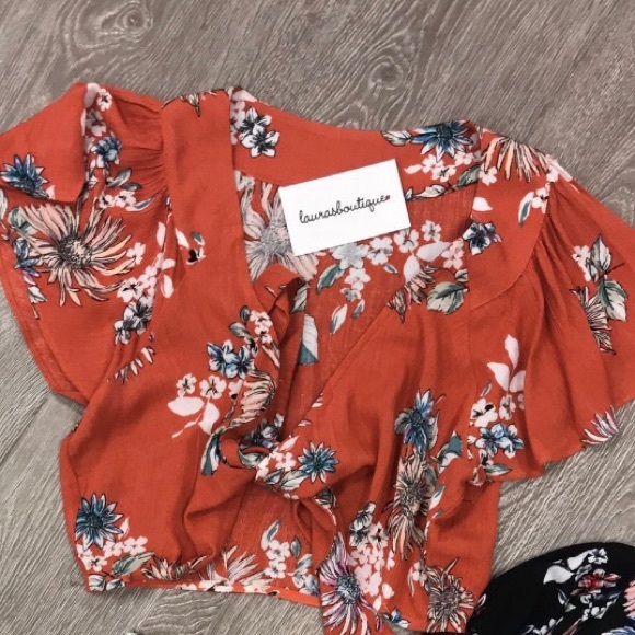 Crop top - Picture 3 of 3